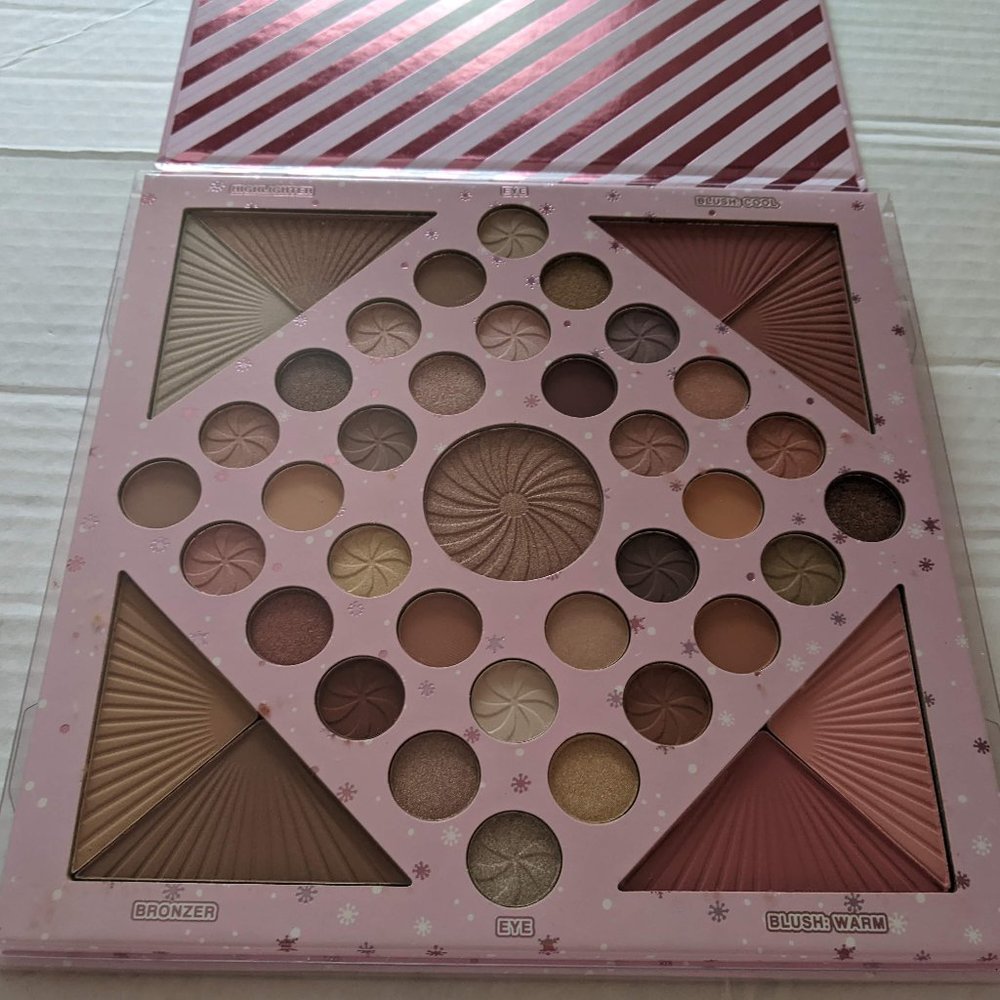 Frosted & Merry Ultimate Face & Eye All Over Palette - Picture 3 of 8